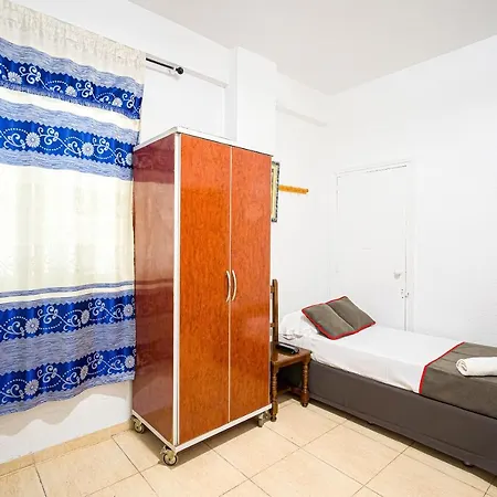 Ayuntamiento Hostel *