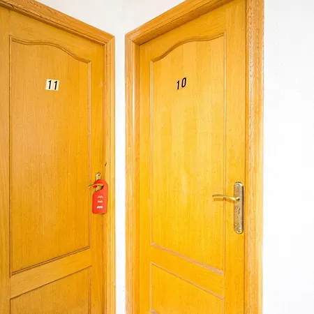 Ayuntamiento Hostel *