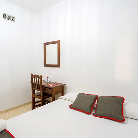 Ayuntamiento Hostel *