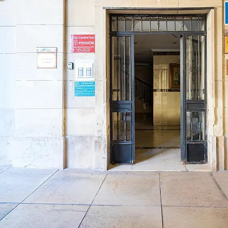 Ayuntamiento Hostel *