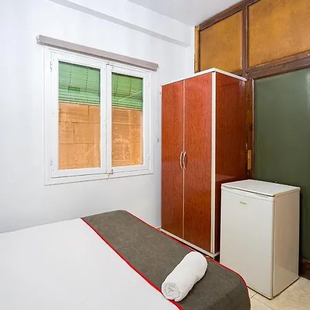 Ayuntamiento Hostel *