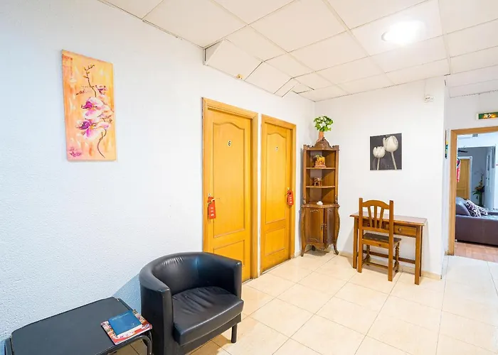 بيت شباب Ayuntamiento لقنت
