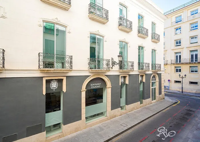 بيت شباب Ayuntamiento *