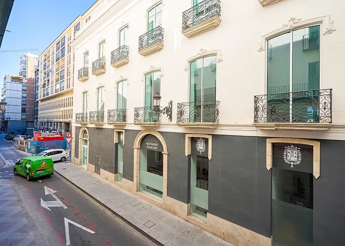 بيت شباب Ayuntamiento *